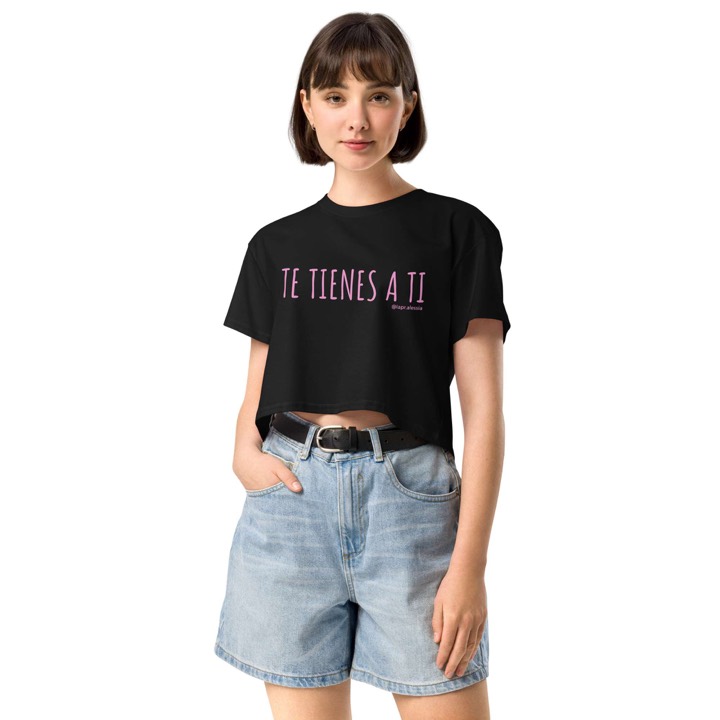 Crop top nero con la scritta Te Tienes a Ti